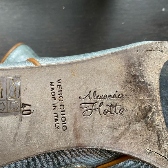 The coolest boots ! A silvery light blue textured goat leather with tan piping. - Picture 6 of 7